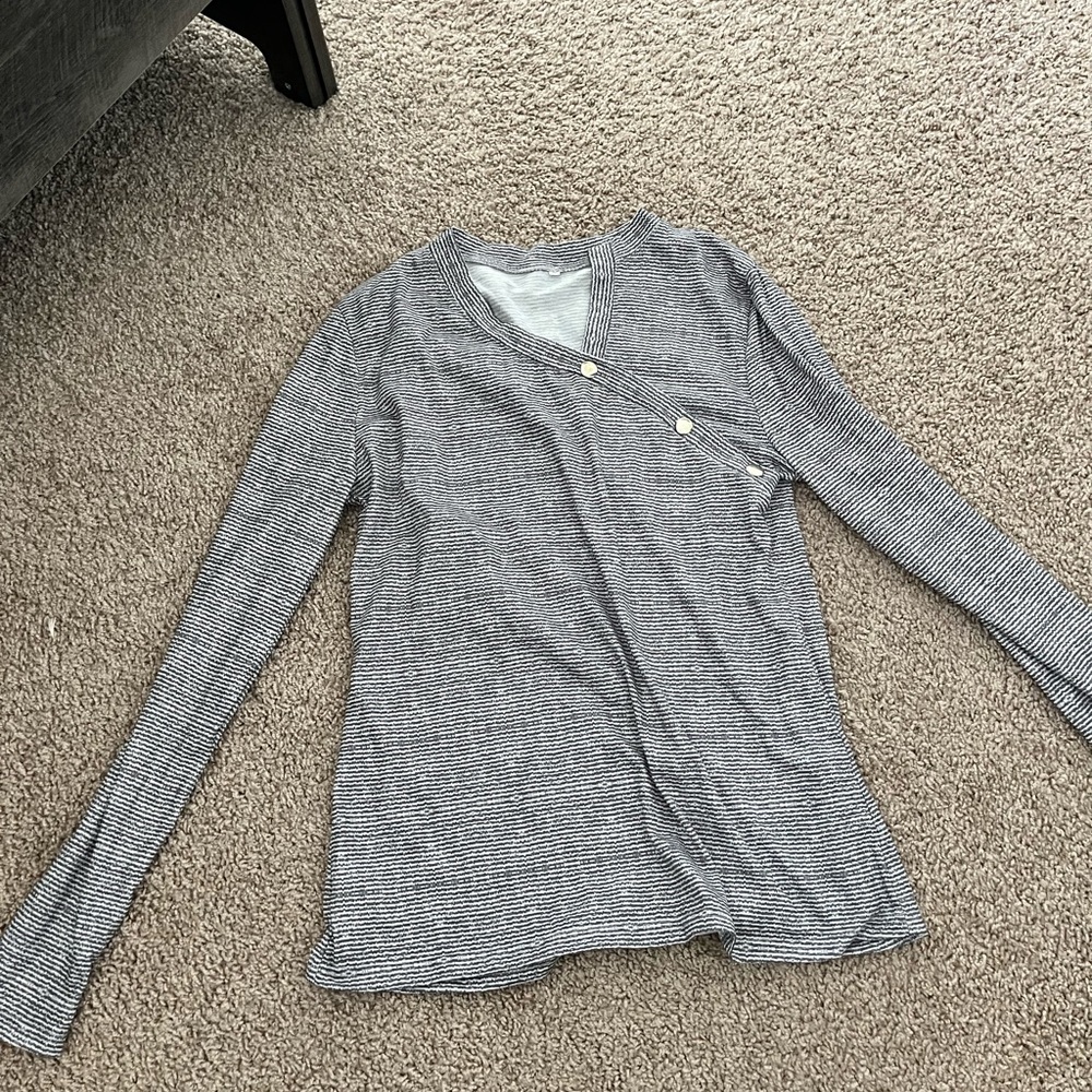 Long sleeve gray shirt